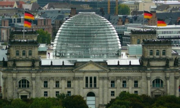 Eine Sternstunde im Deutschen Bundestag: 348 gegen 345 Stimmen für die Asylwende