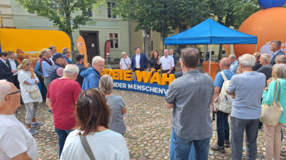 Straßenwahlkampf mit Aiwanger in Brandenburg: „Regieren ohne die Grünen…“